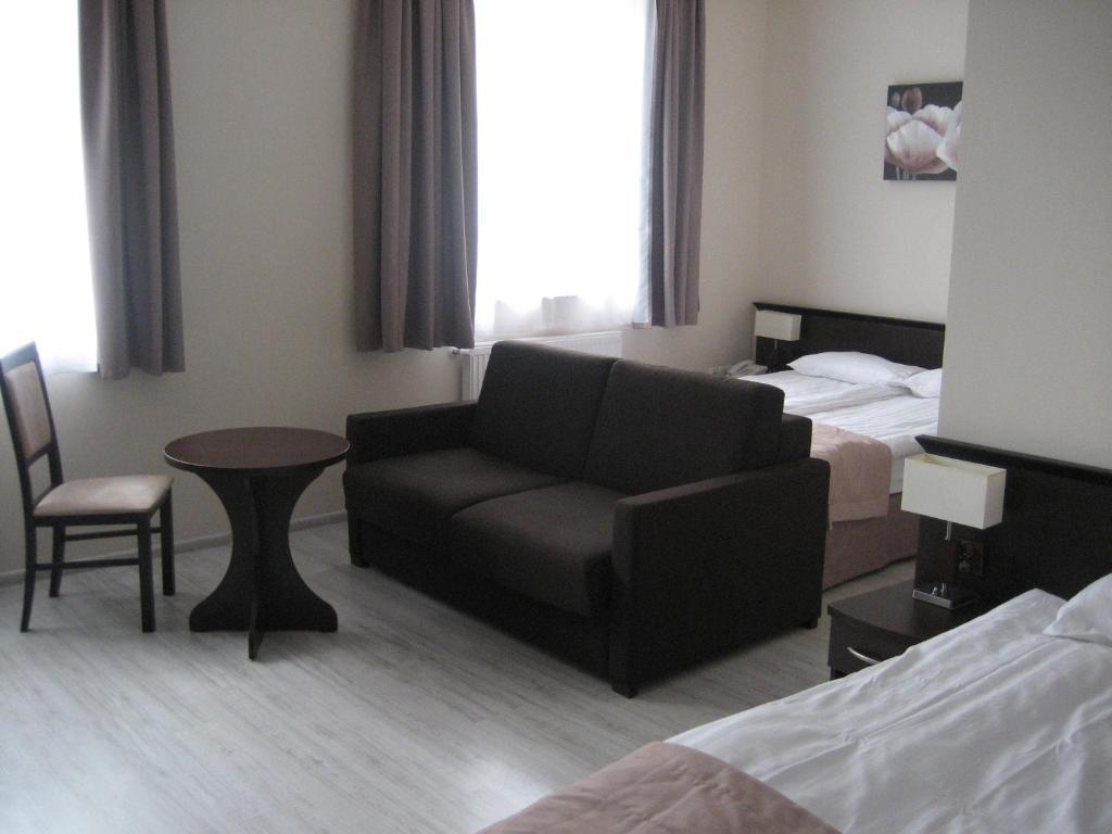 Hotel Feniks Gniezno Oda fotoğraf
